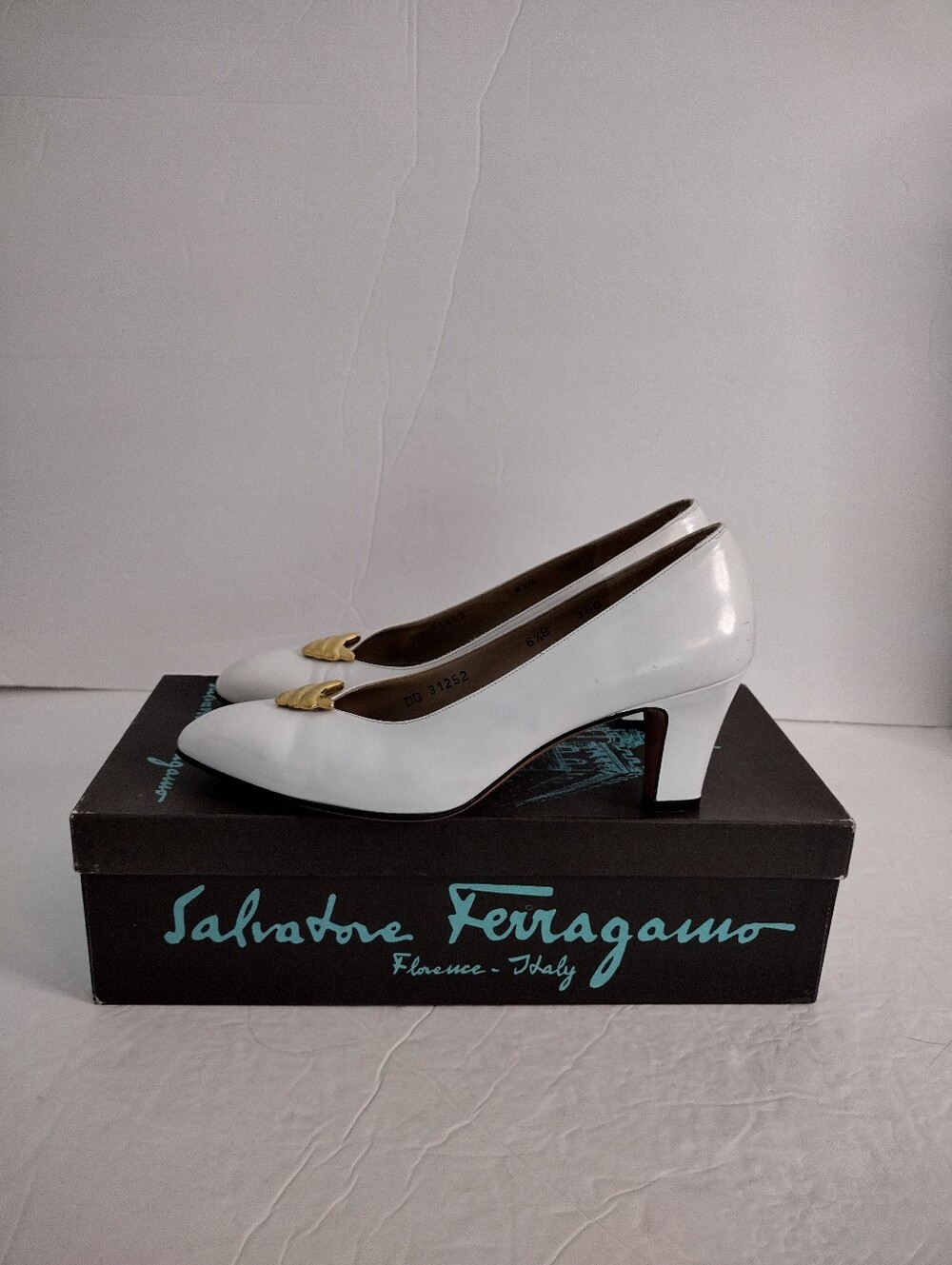 Salvatore Ferragamo White Leather Pumps 6.5 Vintage 80s w/ Box Office Siren - Picture 5 of 8